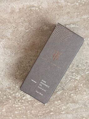 True Botanicals Pure Radiance Oil - Brown/Rose Gold Packaging